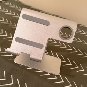 ZVE Universal 2-in-1 Aluminum Desktop Charging Stand